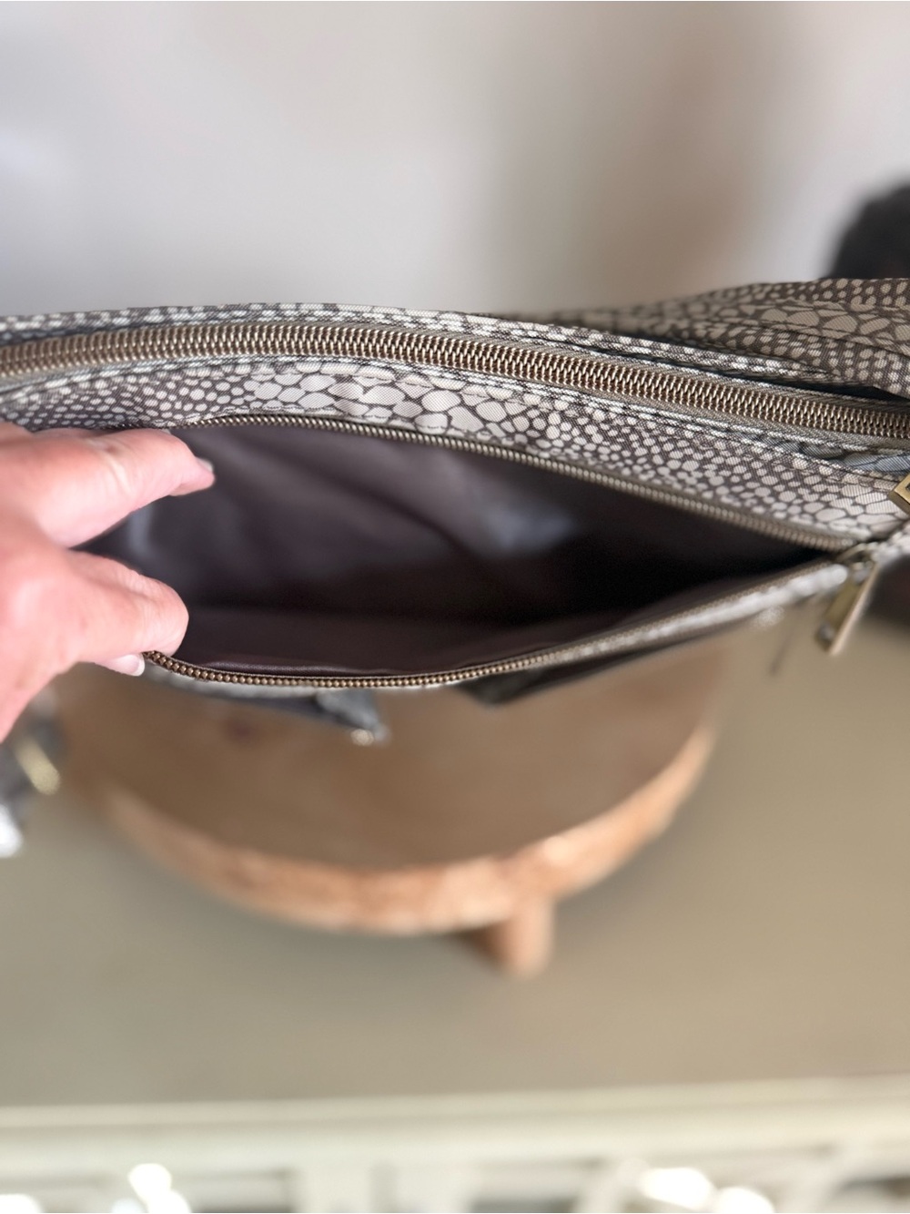 Travelon Anti-Theft Crossbody Bag - Picture 8 of 13